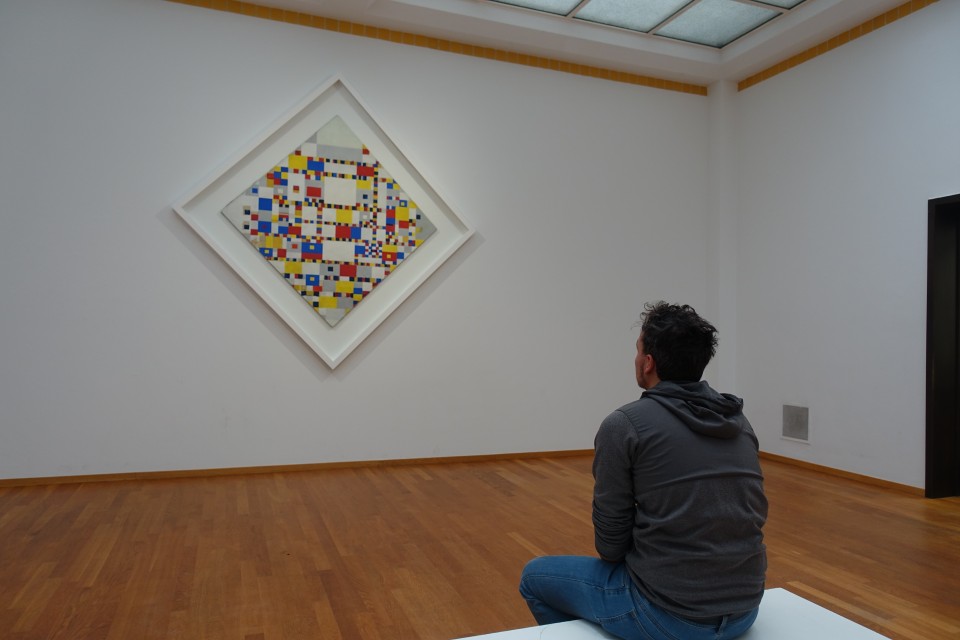 lochie contepmplates a mondrian at the Gementesmuseum